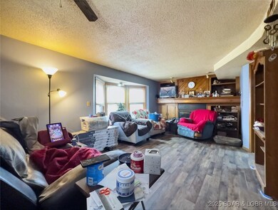 Living Room/ Fireplace