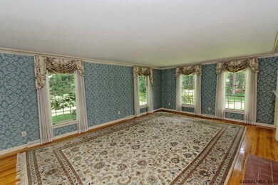 8 Edgewood Cir, Albany, NY 12204 - photo 4