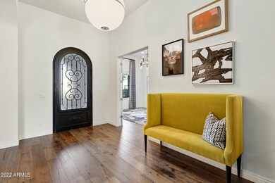 2557 E Locust Dr-8