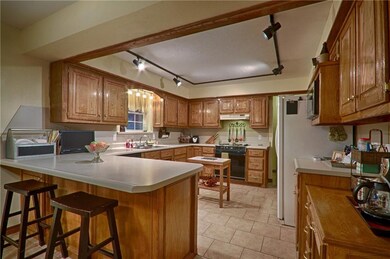 Nice spacious kitchen with breakfast bar and work 