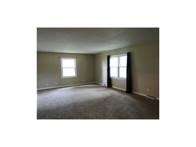 Huge Living Room w/new paint, new thermal windows 
