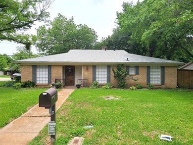 925 Bedford Ct W, Hurst, TX 76053 - photo 2