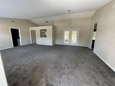 Large Livingroom/Dining Area Combination - view 2