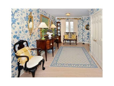 Entry/Foyer.