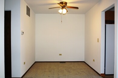 213 Nantucket Harbor unit 213, Schaumburg, IL 60193 - photo 3