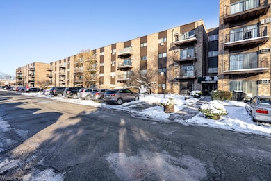 8936 N Parkside Ave unit B108, Des Plaines, IL 60016 - photo 2