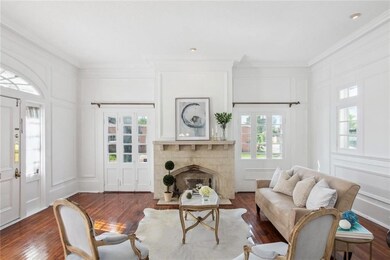 Effortlessly melding traditional New Orleans archi