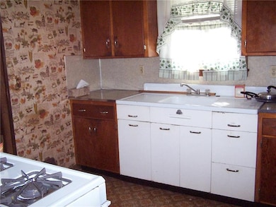 417 E Church St, Homer City, PA 15748 - photo 2