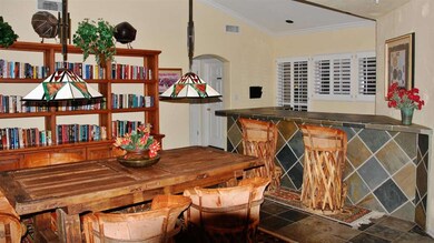 CLUB HOUSE DINING & BAR.