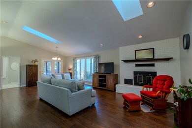 Living Room/Fireplace