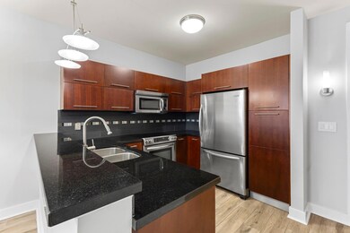 Kitchen with appliances with stainless steel fini