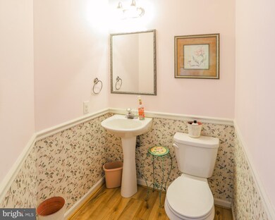 8722 Thornbrook Dr, Odenton, MD 21113 - photo 4