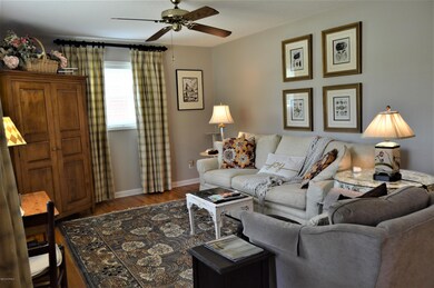 320 S Bennett St, Burgaw, NC 28425 - photo 2