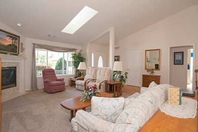 Living Room facing Entry