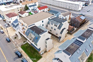 03-127_Hiering_Avenue-3
