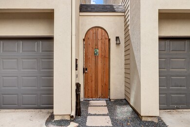 Stunning gate provides privacy and stunning entry