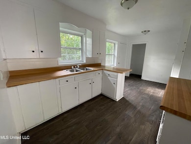 1922 Shamrock Dr, Jackson, MS 39204 - photo 4