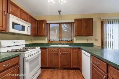 944 Wellington Ct unit 2, Aurora, IL 60506 - photo 5