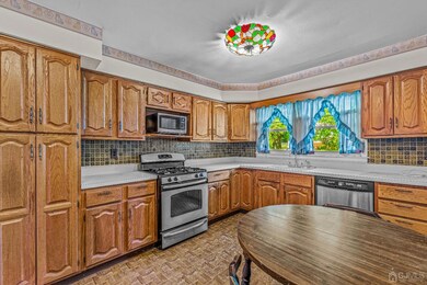 966 Florida Grove Rd, Perth Amboy, NJ 08861 - photo 2