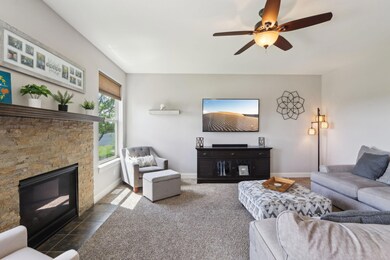 5-web-or-mls-Champlain Dr-005