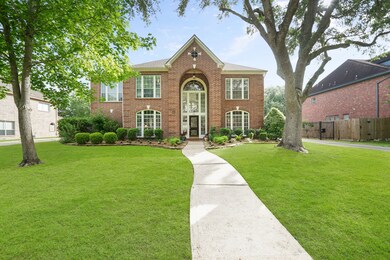 1811 Streamside Dr, Friendswood, TX 77546 - photo 2