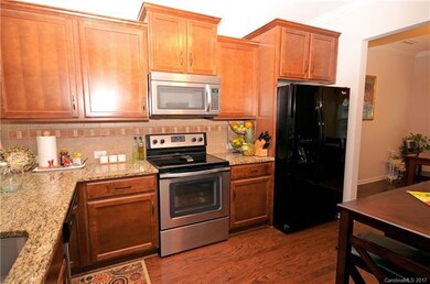 Deluxe Kitchen, Granite Countertops, Upgraded Cabi