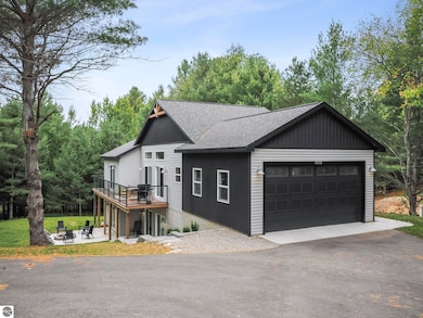 9931 Cushman Ct, Williamsburg, MI 49690 - photo 4