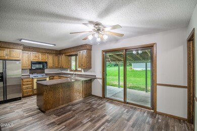 kitchen:dining
