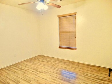 566 W Alamo Court Way, Mustang, OK 73064 - photo 7