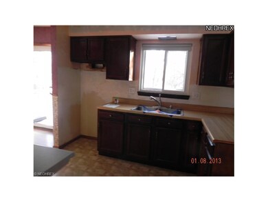 805 Hollywood Ave, Sheffield Lake, OH 44054 - photo 6