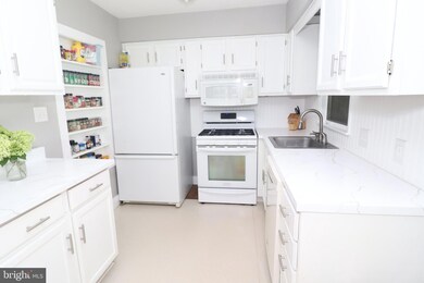 122 Pine Blvd, Orwigsburg, PA 17961 - photo 7