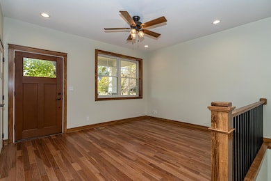 Living Room/Entry