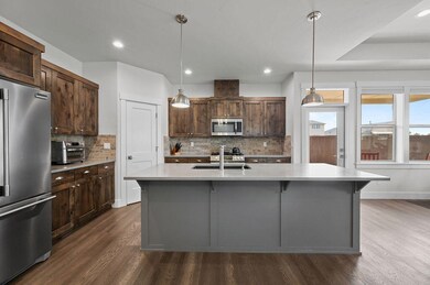 4445 SW Coyote Ave, Redmond, OR 97756 - photo 4