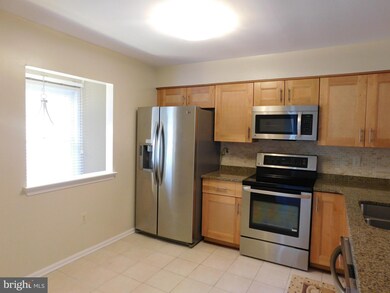 10821 Luxberry Dr, Rockville, MD 20852 - photo 4