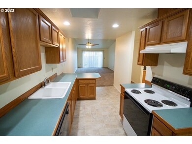 1284 Bramblewood Ln, Eugene, OR 97404 - photo 3