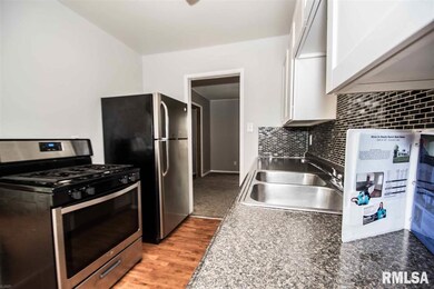 2806 W 70th St, Davenport, IA 52806 - photo 4