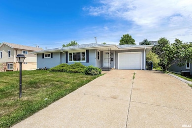 4329 N Pine St, Davenport, IA 52806 - photo 2