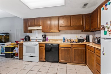 Kitchen with a sink, decorative backsplash, white 