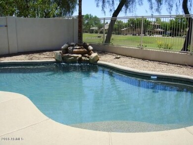 Pebble-tec pool w/pop-ups & waterfall
