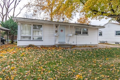 51 E Carroll Dr, Decatur, IL 62521 - photo 2