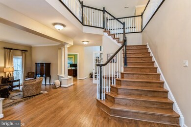 6211 Point Cir, Centreville, VA 20120 - photo 4