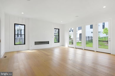 1349 Monitor Ln, McLean, VA 22101 - photo 4