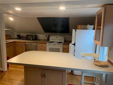 107 Prospect Hill St unit 2, Newport, RI 02840 - photo 2