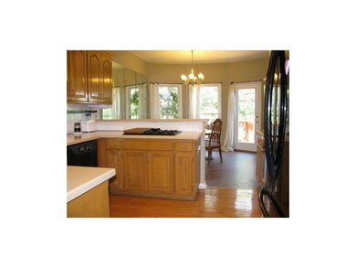 Kitchen and breakfast area