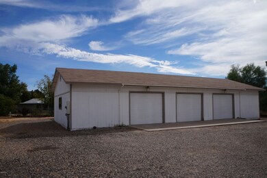 Huge Garage/workshop
