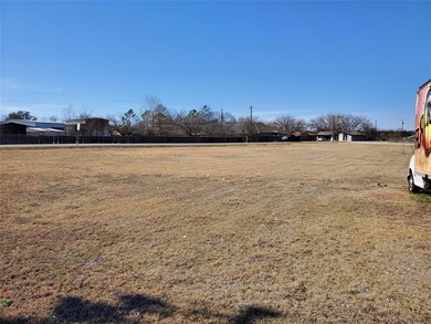 428 W Kilpatrick St, Cleburne, TX 76033 - photo 2