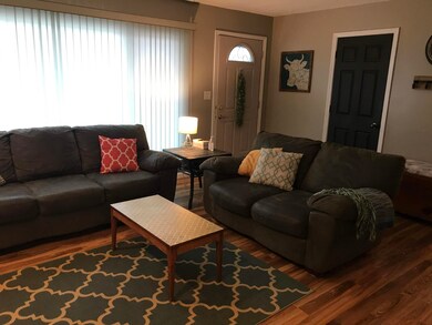 Living room 4