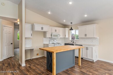 2654 N Sparrow Loop 04
