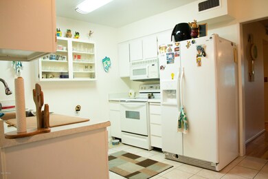 13601 N Newcastle Dr, Sun City, AZ 85351 - photo 7