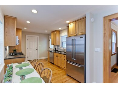 Eat-In Kitchen